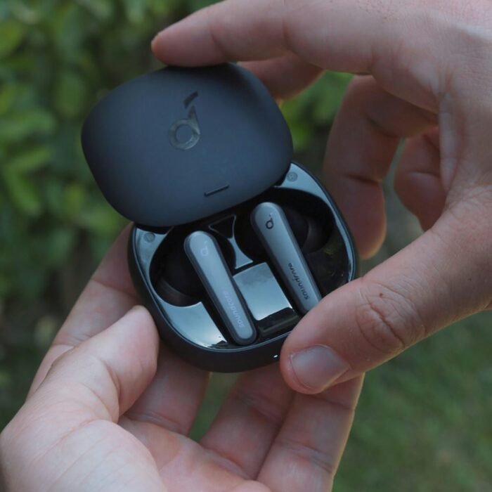 سماعات أذن لاسلكية حقيقية Anker Soundcore R50i باللون الأسود، مزودة بمحركات صوتية 10 مم، صوت جهير قوي، بلوتوث 5.3، مدة تشغيل تصل إلى 30 ساعة، مقاومة للماء بمعيار IPX5، مكالمات واضحة بتقنية الذكاء الاصطناعي، ميكروفونان، ضمان لمدة 18 شهرًا، لون أسود